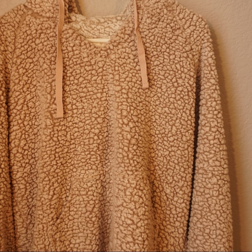 Light pink super warm and soft sweatshirt with hood. Altar’d state size large.